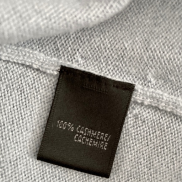 🆕 SAKS FITH AVENUE CASHMERE CLASSIC NWOT - Picture 6 of 6